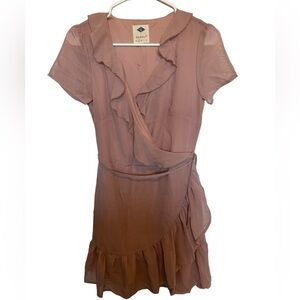 Wild Blue Sadie Robertson Blush
Pink Dress With Ruffled Detail Tie
Waist size S